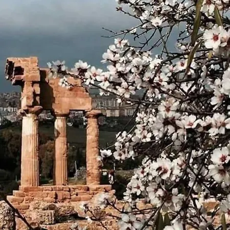 Casa Di Campagna Angolo Di Pace فيلة